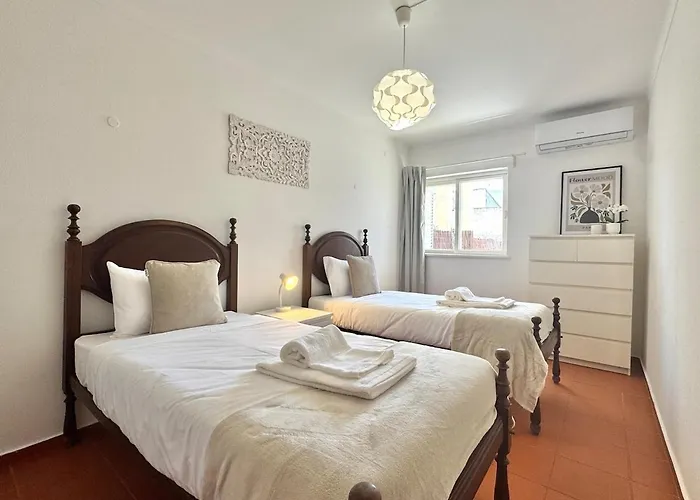 15 Min Away! - Rustic With Ac And Wifi Apartment