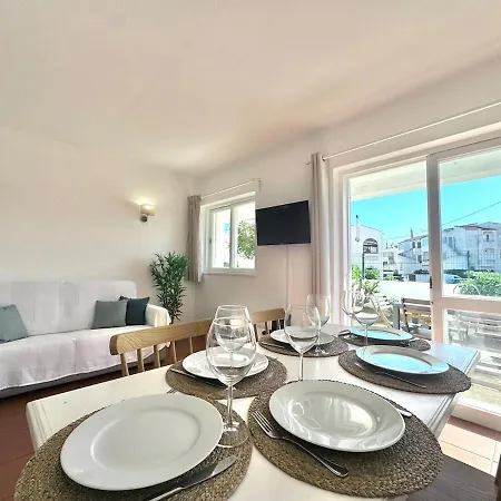 15 Min Away! - Rustic With Ac And Wifi Apartament