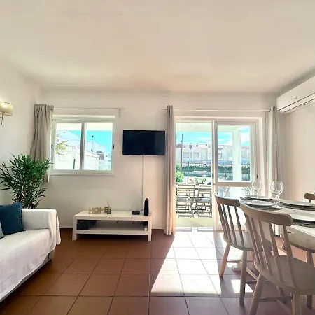 15 Min Away! - Rustic With Ac And Wifi Apartment *